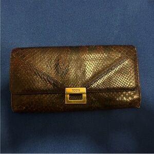 Tod's Luxurious  burgundy Pythons wallet